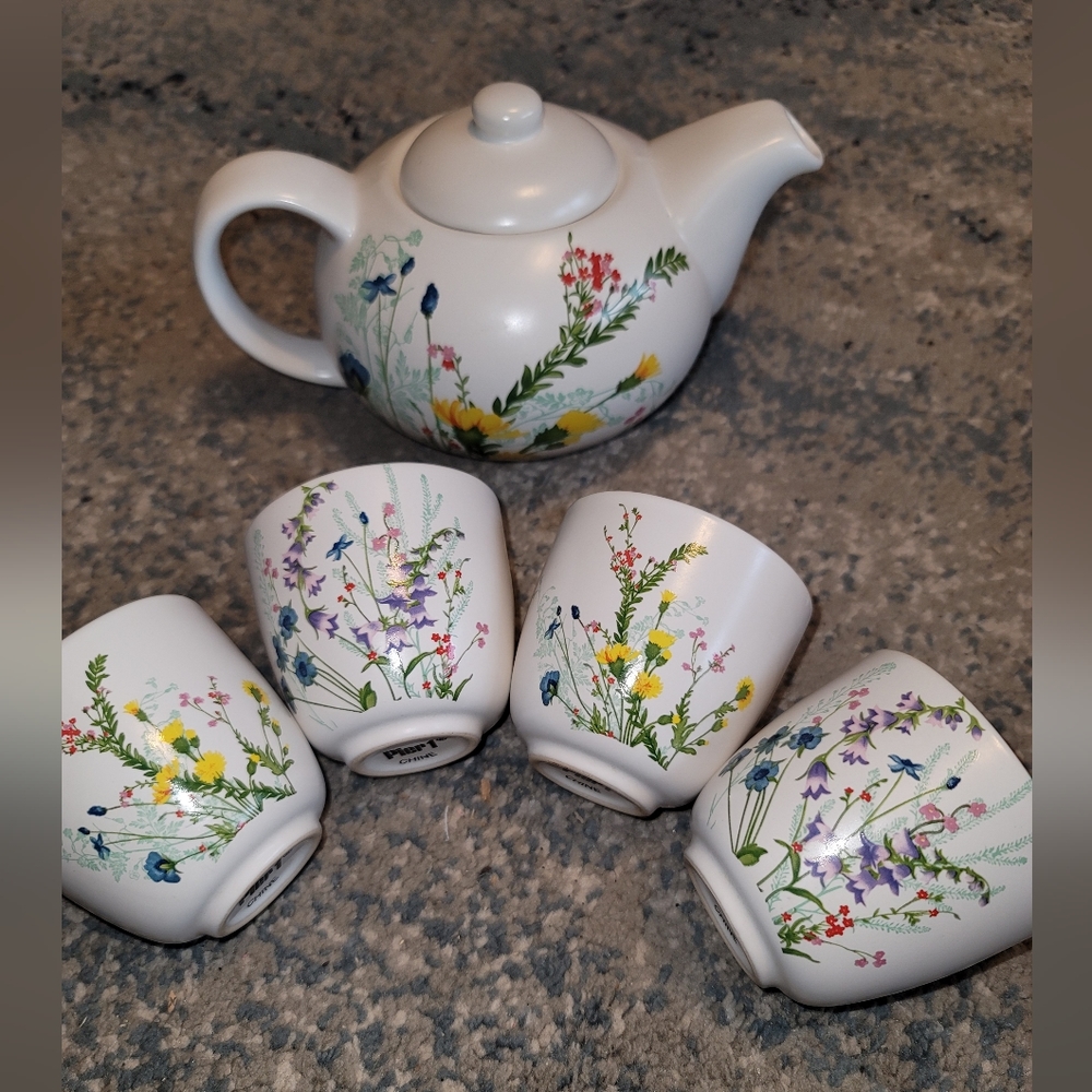 Tea set for 4